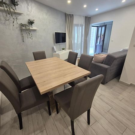 Apartment Rika Omiš Exteriör bild