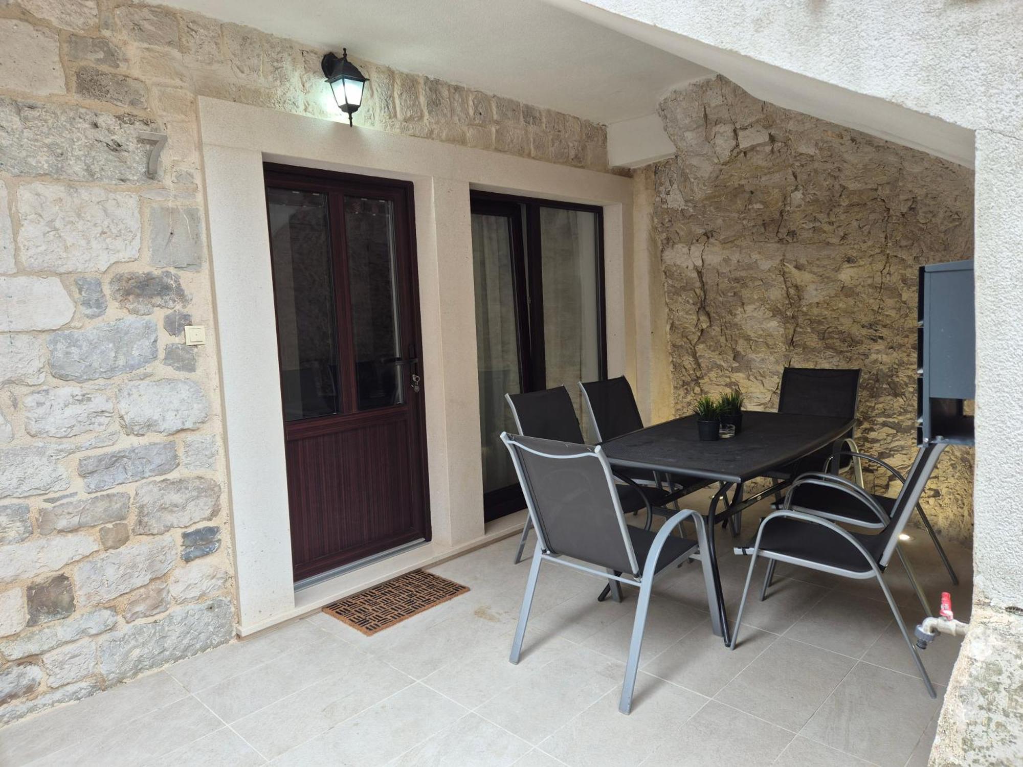 Apartment Rika Omiš Exteriör bild