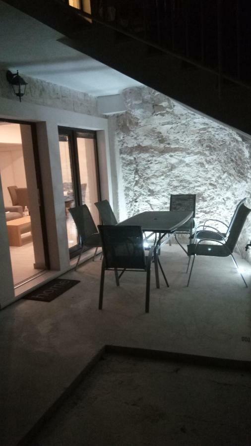 Apartment Rika Omiš Exteriör bild